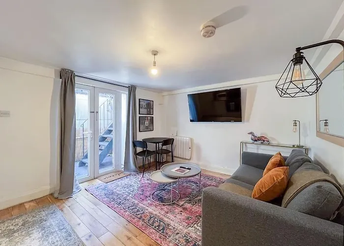 Stylish Camden Apartment B2